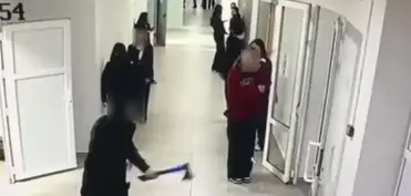 Qazaxıstanda məktəbli sinif yoldaşlarına balta ilə hücum edib, iki şagird xəsarət alıb