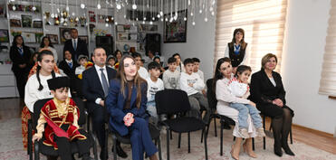 Leyla Əliyeva və Alena Əliyeva Gəncədə uşaq evində olublar