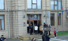 Bakıda liseydə şagirdin güllələdiyi müəllimin vəziyyəti açıqlanıb