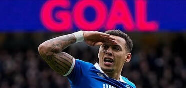 İngiltərəli futbolçu əsrin üçüncü onilliyinin ən məhsuldar müdafiəçisi olub