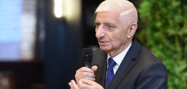 Ağdaşda məktəbə Xalq şairi Fikrət Qocanın adı verilib