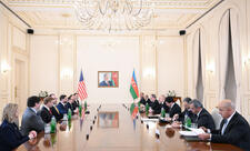 Prezident İlham Əliyevin Ceyms Devid Vens ilə geniş tərkibdə görüşü başlayıb