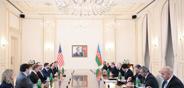 Prezident İlham Əliyevin Ceyms Devid Vens ilə geniş tərkibdə görüşü başlayıb