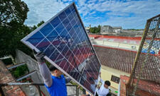 Kuba əhalisi kömür ehtiyatı toplayır