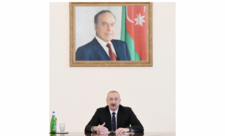 Dövlət başçısı: Məktəblərdə tədris proqramına müəyyən dəyişikliklər edilməlidir