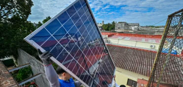 Kuba əhalisi kömür ehtiyatı toplayır