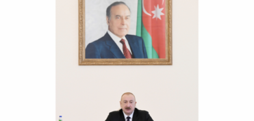 Dövlət başçısı: Məktəblərdə tədris proqramına müəyyən dəyişikliklər edilməlidir