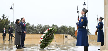 ABŞ-nin Vitse-prezidenti Şəhidlər xiyabanını ziyarət etdi -VİDEO