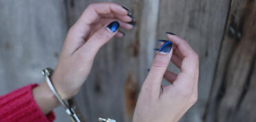 Bakıda kosmetoloji xidmət göstərən qadın 800 minlik dələduzluqda ittiham olunur