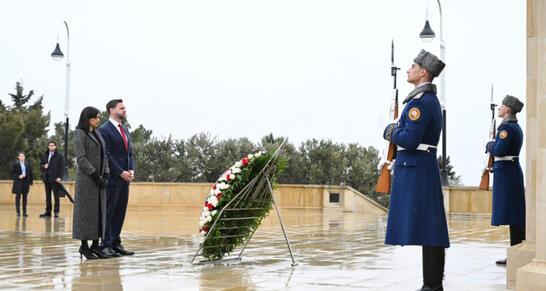 ABŞ-nin Vitse-prezidenti Şəhidlər xiyabanını ziyarət etdi -VİDEO