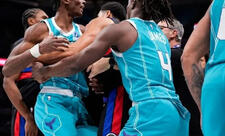 NBA oyununda baş verən insidentə görə 4 basketbolçu cəzalandırılıb