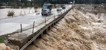 Türkiyədə sel təhlükəsinə görə bəzi məktəblərdə tətil elan edilib