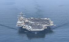 Tramp ABŞ-ın ən böyük təyyarədaşıyan gəmisinin fotosunu paylaşıb