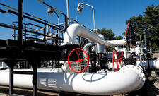 AK Ukraynanın Macarıstana neft tədarükünü izləyir