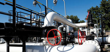 AK Ukraynanın Macarıstana neft tədarükünü izləyir