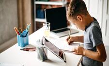 Mərkəzdən idarə olunan dərslər: Azərbaycan distant təhsilə hazırdır? - ARAŞDIRMA