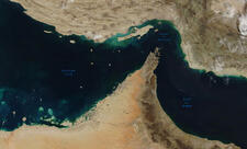 İran Hörmüz boğazını bağlamağa hazır olduğunu bildirib