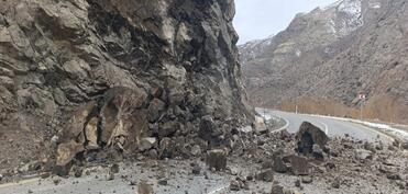 Şahbuzda qaya uçqunu olub - FOTO