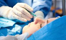 Fəaliyyətinə icazə verilməyən plastik cərrahların sayı artırılıb