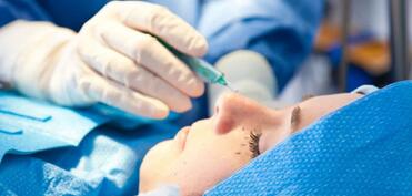 Fəaliyyətinə icazə verilməyən plastik cərrahların sayı artırılıb