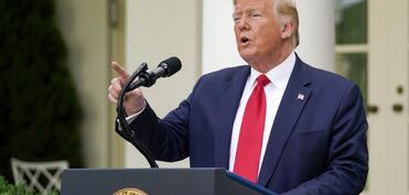 Tramp İrana zərbələr endirməyi nəzərdən keçirdiyini bildirib