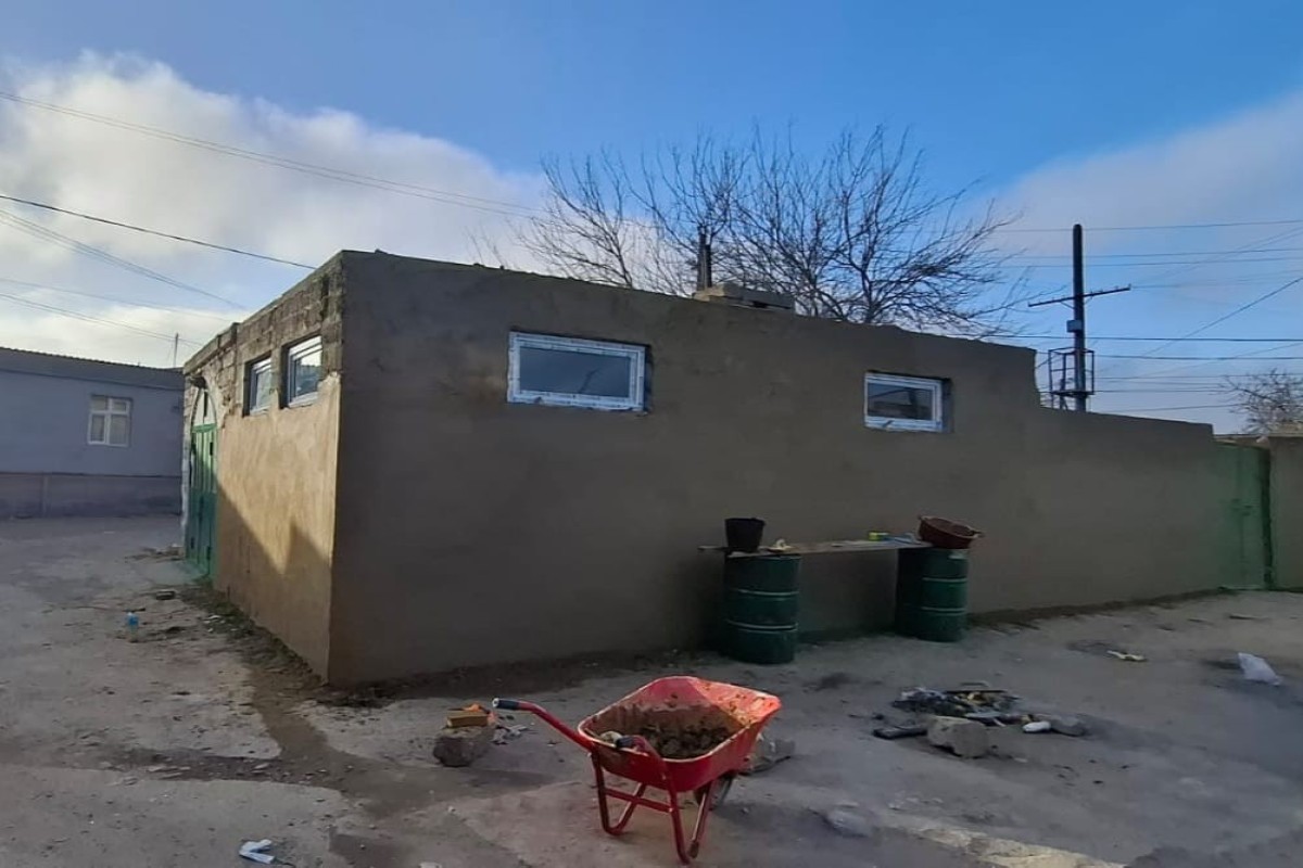 Maştağada tarixi məscidin divarının qanunsuz suvanmasının qarşısı alınıb