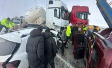 Türkiyədə 11 avtomobilin iştirakı ilə zəncirvarı yol qəzasında 20 nəfər yaralanıb