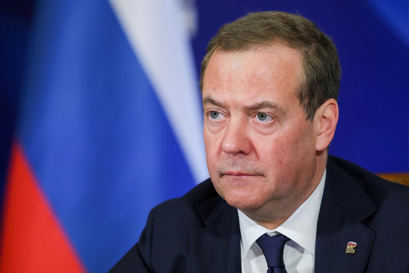 Medvedev: Nüvə texnologiyaları Kiyevə verilsə, Rusiya nüvə silahı istifadə edə bilər