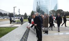 Fuat Oktay Bakıda Türk Şəhidliyini ziyarət edib - FOTO