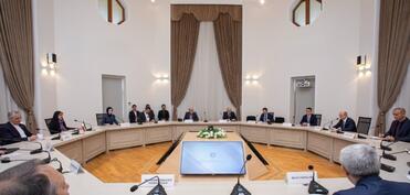 Azərbaycanla İran elektrik enerjisinin ixracı məsələsini müzakirə edib