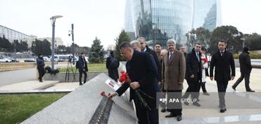 Fuat Oktay Bakıda Türk Şəhidliyini ziyarət edib - FOTO