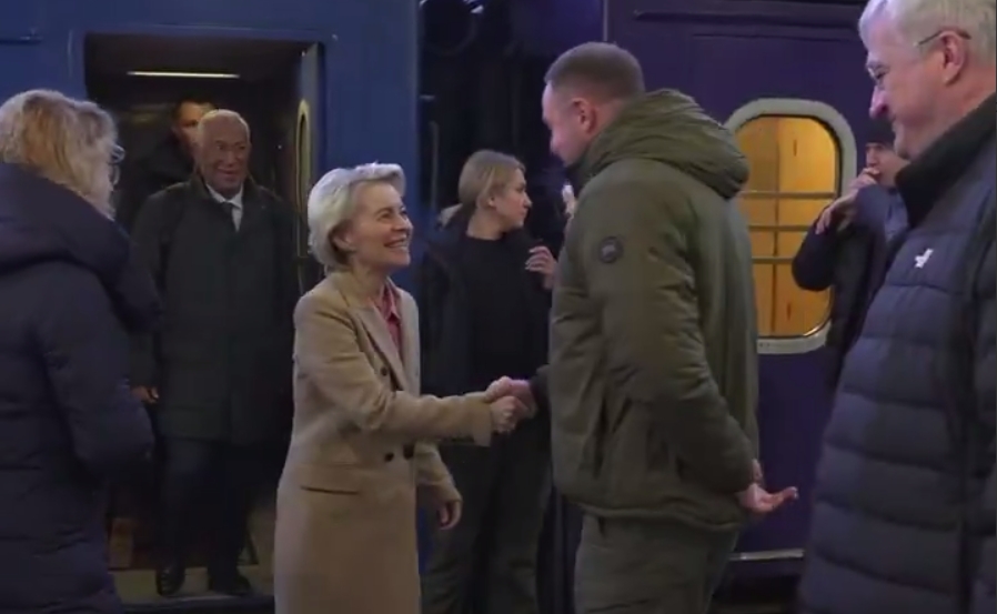 Ursula fon der Leyen Kiyevə gəlib