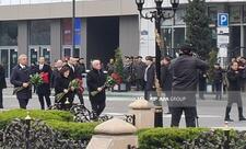 Dövlət və hökumət rəsmiləri Bakıdakı "Ana harayı" abidəsini ziyarət ediblər