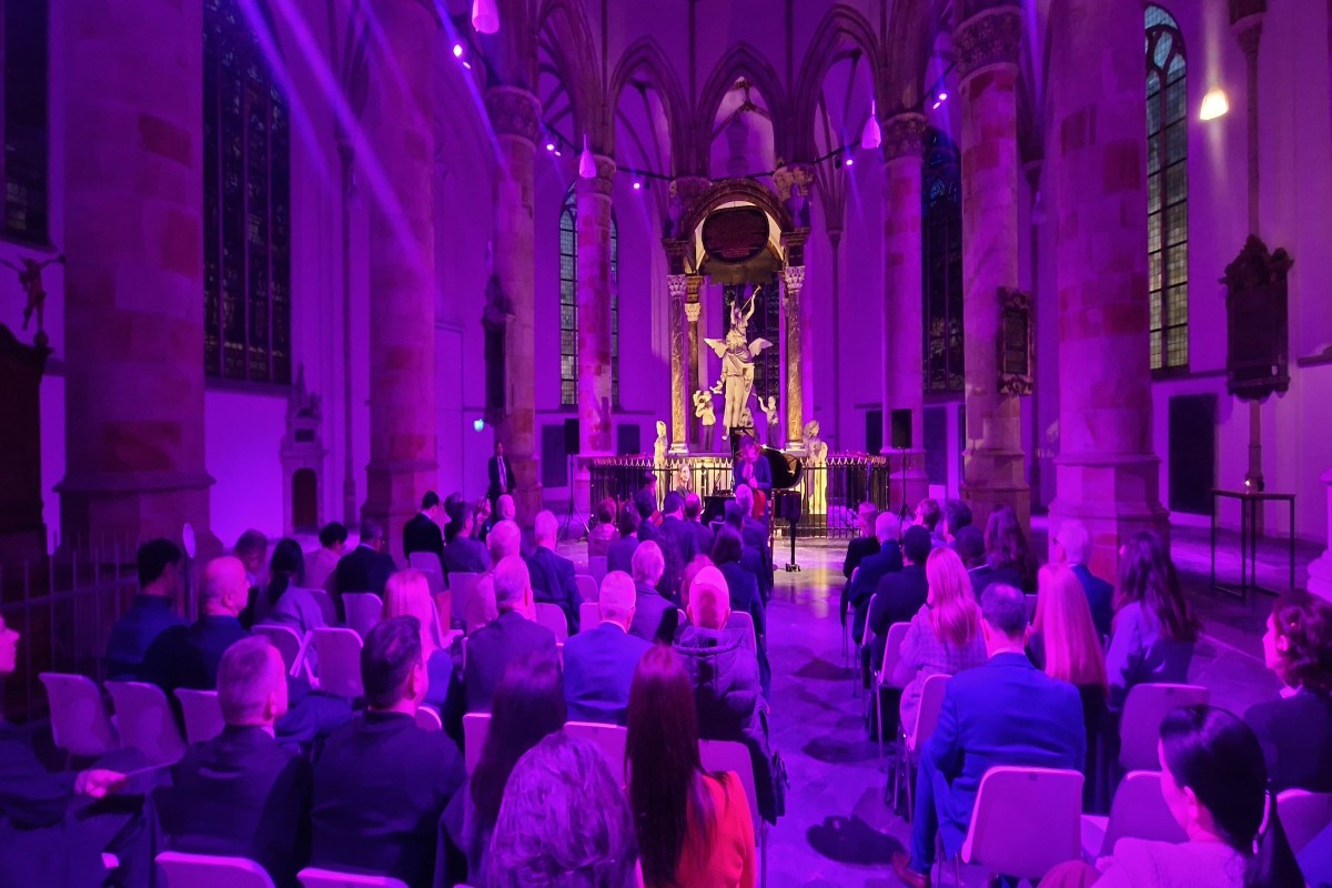 Haaqanın baş kilsəsində Xocalı soyqırımının qurbanları yad edilib