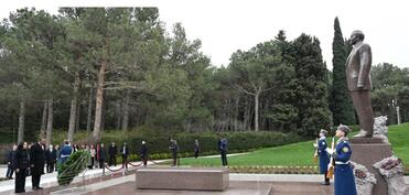 Efiopiyannın Baş naziri Fəxri xiyabanda Heydər Əliyevin məzarını ziyarət edib