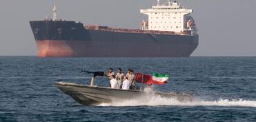 Səfir: İran Hörmüz boğazını bağlamayıb, şərait tələb edərsə, addım atıla bilər