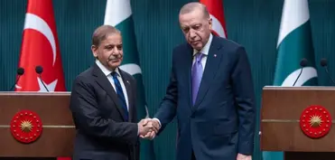 Ərdoğan Şahbaz Şəriflə regiondakı son vəziyyəti müzakirə edib