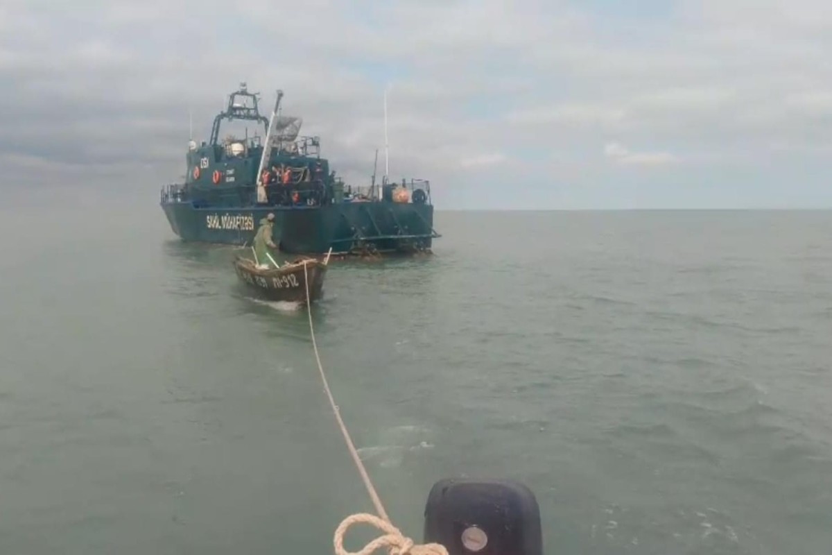 Xəzərdə köməksiz qalan balıqçılar xilas edilib - FOTO