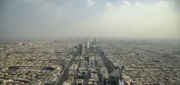 Ər-Riyadın şimal hissəsində tüstü qalxır