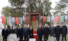 Azərbaycanın səfirliyinin nümayəndələri Rəsulzadənin məzarını ziyarət ediblər