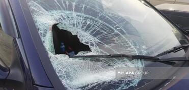 Bakıda maşın yük avtomobilinə çırpılıb