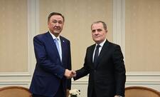 Ceyhun Bayramov TDT Baş katibi ilə İranın dron hücumlarını müzakirə edib