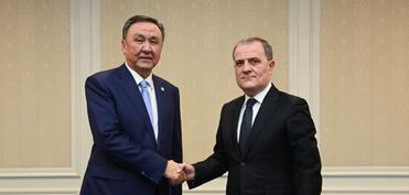 Ceyhun Bayramov TDT Baş katibi ilə İranın dron hücumlarını müzakirə edib