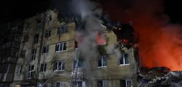 Rusiya Xarkovda yaşayış binasına zərbə endirib, ölən və yaralananlar var