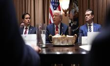 KİV: Trampın müşavirləri İrana qarşı müharibədən çıxış yolu axtarmağı tövsiyə edir