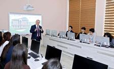 Azər Allahverənov miqrasiya mövzusunda məruzə ilə çıxış edib