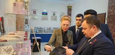 Moldovanın səfiri “Susmayan həqiqətlər” sərgisi ilə tanış olub
