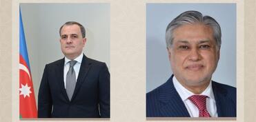 Ceyhun Bayramov pakistanlı həmkarı ilə cari regional təhlükəsizlik vəziyyətini müzakirə edib

Ceyhun Bayramov pakistanlı həmkarı ilə cari regional təhlükəsizlik vəziyyətini müzakirə edib