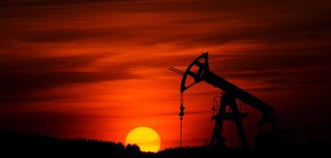 “Brent” neftinin qiyməti 105 dollara yaxınlaşıb