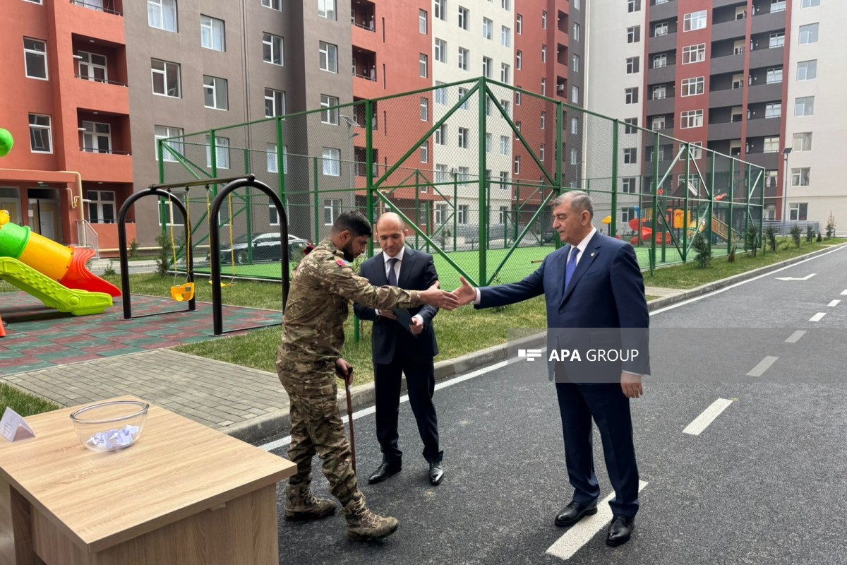 Şirvanda şəhid ailələrinə və müharibə əlillərinə 35 mənzil verilib